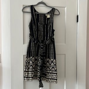 Anthropologie printed dress with tie and pockets. Zipper closure. Size 6.